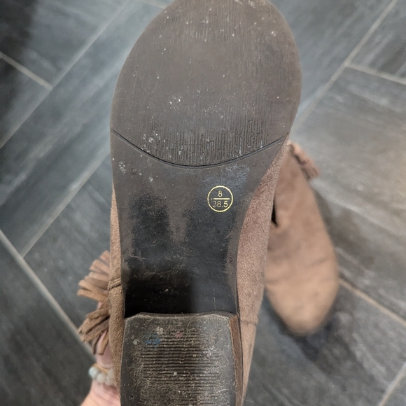 Ran Booties with Tassle - Picture 5 of 5